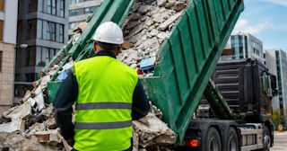 Вывоз строительного мусора в Апшеронске: услуги лицензированной компании — ПроМусор